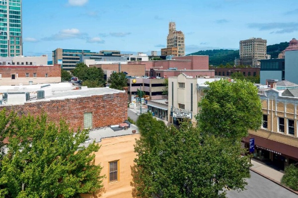 Aloft - Asheville Downtown image 13